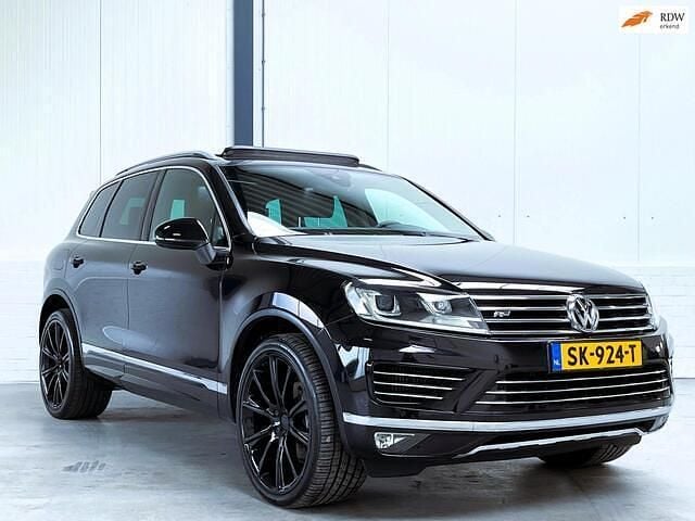 Zwart Gebruikt 2016 VW Touareg R-line SUV | € 23.950 (Eerlijke prijs) - Afbeelding 1/4