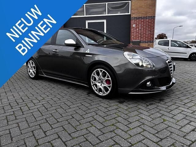 Grijs Gebruikt 2011 Alfa Romeo Giulietta Quadrifoglio Verde Hatchback | € 9.900 (Eerlijke prijs) - Afbeelding 1/4
