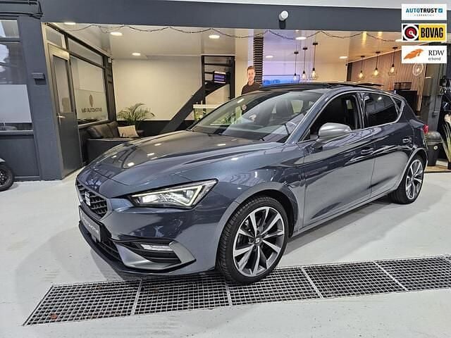 Grijs Gebruikt 2021 Seat Leon FR Hatchback | € 22.995 (Eerlijke prijs) - Afbeelding 1/4