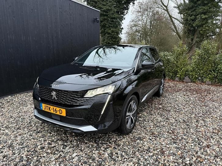 Occasion 2023 Peugeot e-3008 SUV | € 26.250 (Goede deal) - Afbeelding 1/4