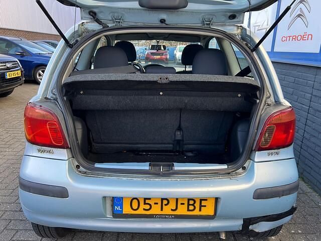 Occasion Toyota Yaris 65 PK (47 kW) 2004 Blauw Hatchback