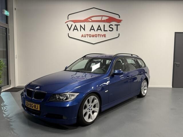 Blauw, metallic lak Gebruikt 2007 BMW 320 Executive Stationwagen | € 2.750 (Duur) - Afbeelding 1/4