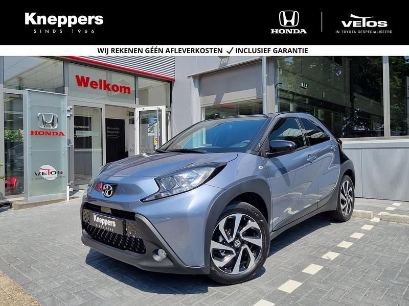 Grijs Occasion 2025 Toyota Aygo X Pulse SUV | € 21.950 (Duur) - Afbeelding 1/4