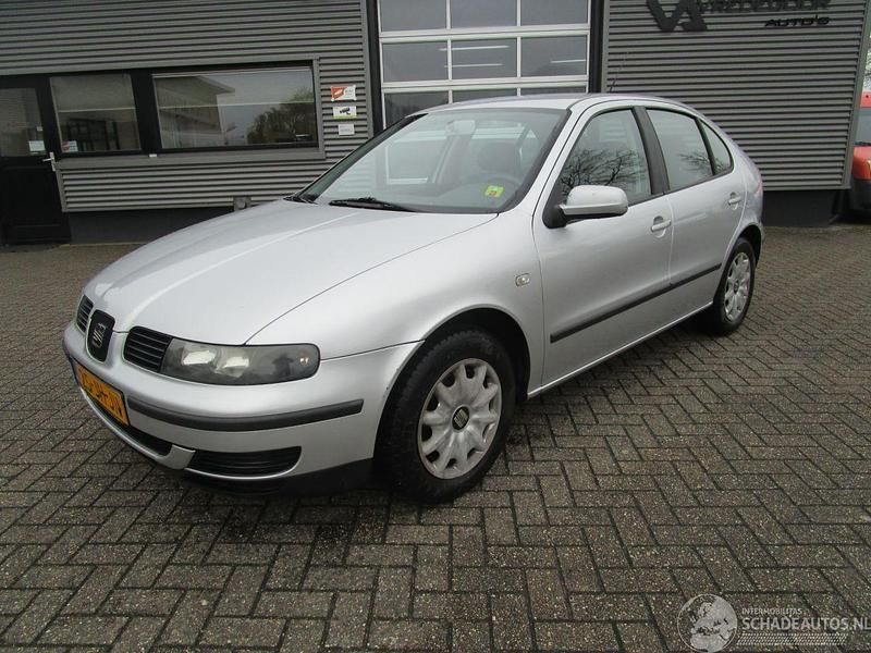 Grijs Gebruikt 2002 Seat Leon Stella Hatchback | € 600 (Goede deal) - Afbeelding 1/4