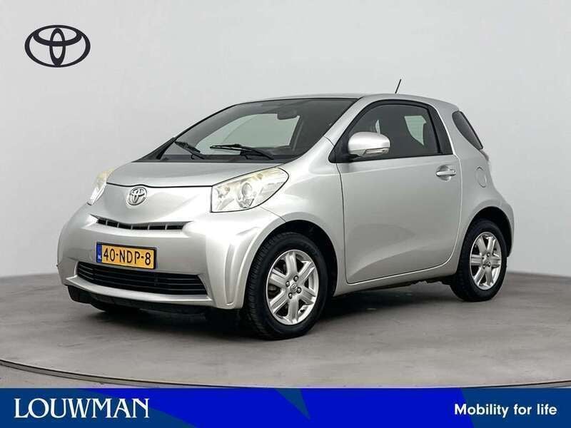 Grijs Gebruikt 2010 Toyota iQ Comfort Hatchback | € 4.990 (Eerlijke prijs) - Afbeelding 1/3