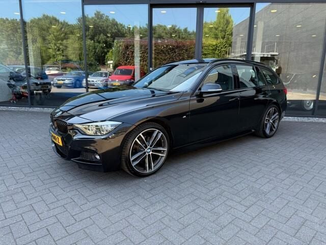 Zwart Gebruikt 2018 BMW 320 M Sport Stationwagen | € 21.500 (Eerlijke prijs) - Afbeelding 1/4