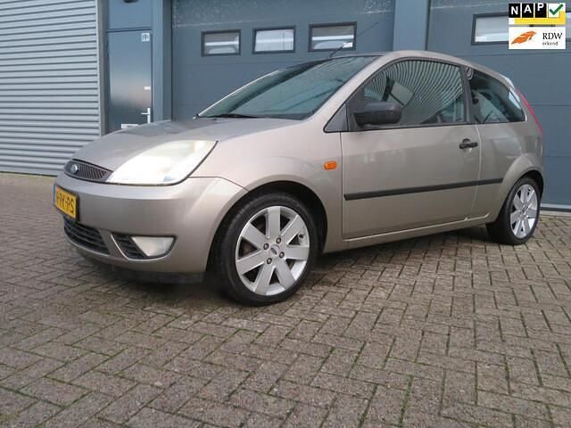 Grijs Gebruikt 2004 Ford Fiesta Futura Hatchback | € 2.250 (Eerlijke prijs) - Afbeelding 1/4