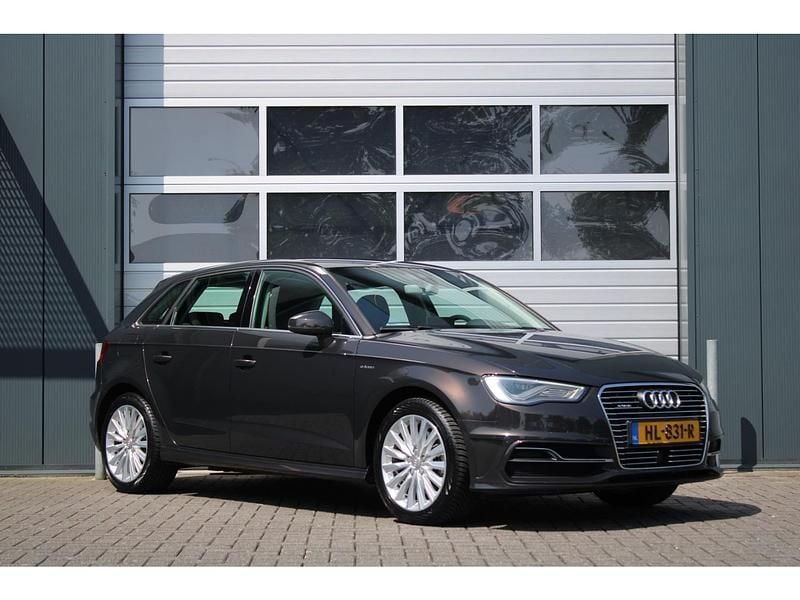 Bruin Gebruikt 2015 Audi A3 Attraction Hatchback | € 8.499 (Super prijs) - Afbeelding 1/4