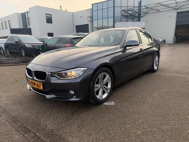 Grijs Gebruikt 2014 BMW 320 Efficient Dynamics Sedan | € 7.450 - Afbeelding 1/4