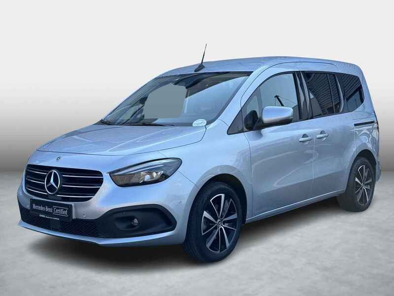 Zilver Gebruikt 2022 Mercedes 180 Sedan | € 42.950 - Afbeelding 1/4