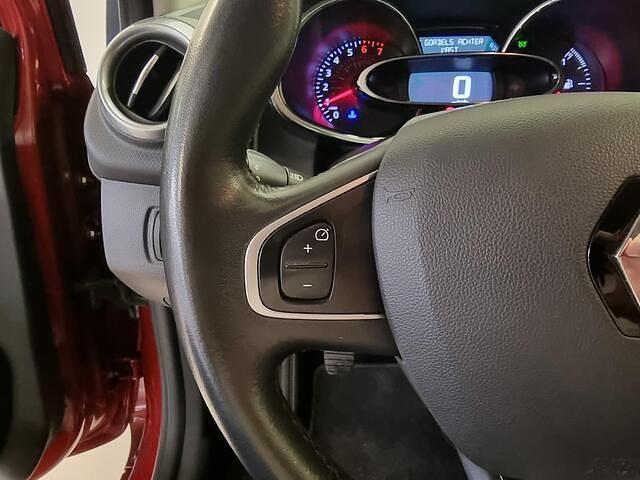 Occasion Renault Clio IV LIMITED 90 PK (66 kW) 2017 Rood Hatchback