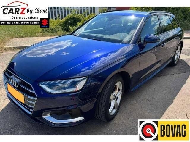 Blauw, metallic lak Gebruikt 2024 Audi A4 Advanced Stationwagen | € 39.945 (Eerlijke prijs) - Afbeelding 1/4