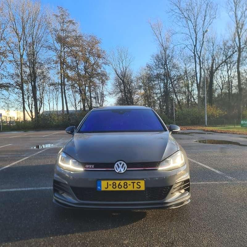 Grijs Occasion 2019 VW Golf VII GTI Stationwagen | € 29.250 (Goede deal) - Afbeelding 1/4