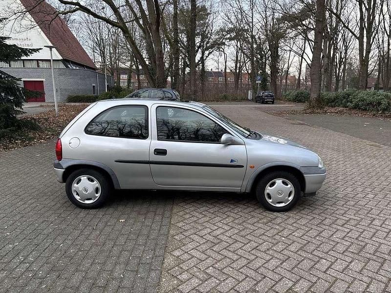 Occasion Opel Corsa 65 PK (47 kW) 1999 Zilver Hatchback