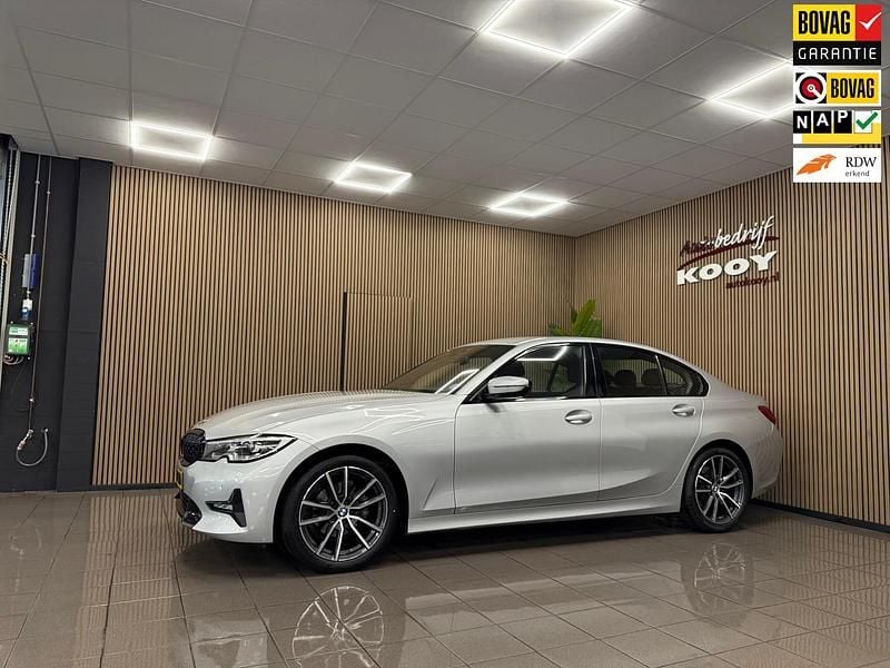Grijs Gebruikt 2020 BMW 318 Executive Sedan | € 26.270 - Afbeelding 1/4