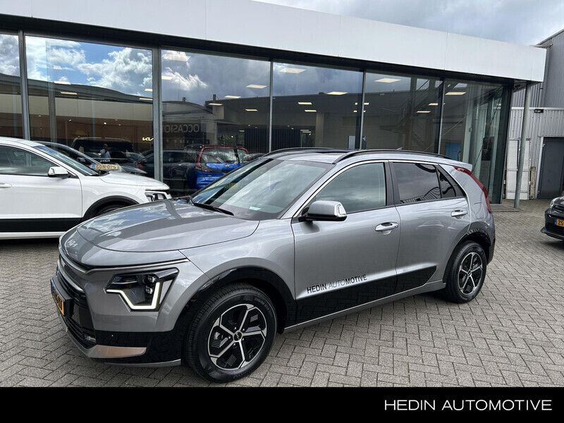 Grijs Gebruikt 2024 Kia Niro SUV | € 37.250 (Eerlijke prijs) - Afbeelding 1/4