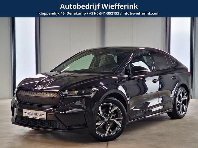 Zwart Gebruikt 2023 Skoda Enyaq iV SportLine SUV | € 39.950 (Eerlijke prijs) - Afbeelding 1/4
