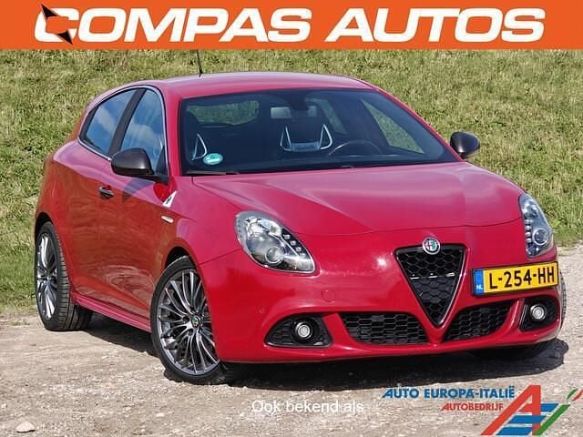 Rood Gebruikt 2014 Alfa Romeo Giulietta Quadrifoglio Verde Hatchback | € 16.750 (Eerlijke prijs) - Afbeelding 1/4