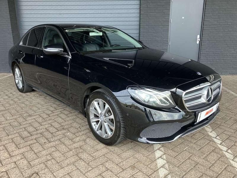 Zwart Gebruikt 2016 Mercedes E200 Sedan | € 13.200 (Super prijs) - Afbeelding 1/4