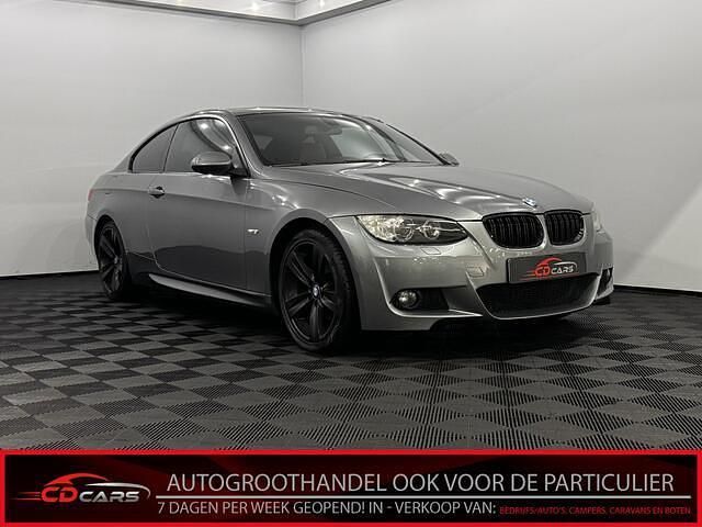 Grijs Gebruikt 2007 BMW 320 Coupé | € 6.950 (Iets duurder) - Afbeelding 1/4