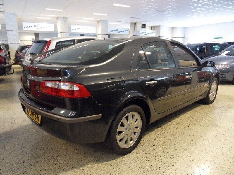 Grijs Gebruikt 2002 Renault Laguna II Dynamique Hatchback | € 3.130 - Afbeelding 1/4