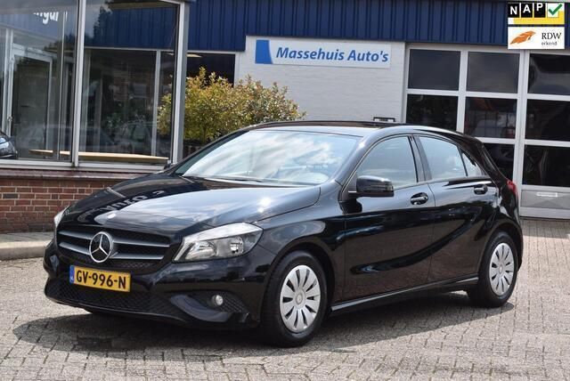 Zwart, metallic lak Gebruikt 2015 Mercedes A180 Hatchback | € 14.750 (Eerlijke prijs) - Afbeelding 1/4