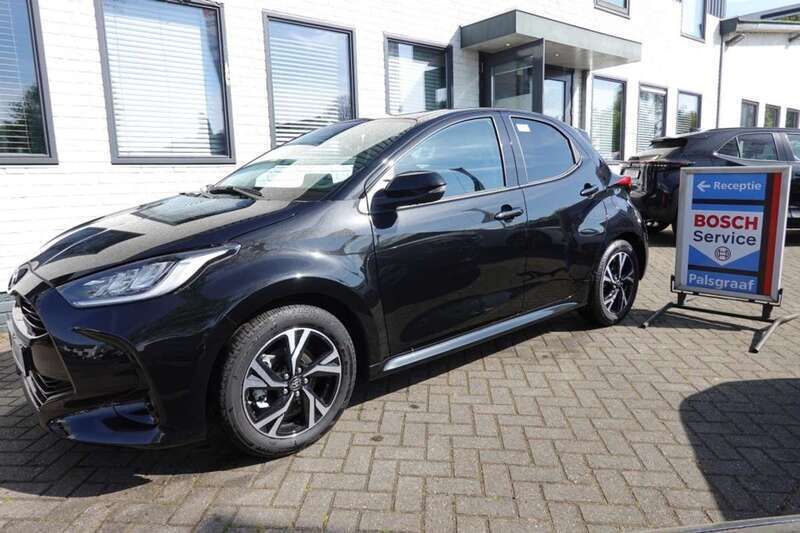 Zwart, metallic lak Nieuw 2025 Toyota Yaris Hybrid Comfort Hatchback | € 27.950 (Super prijs) - Afbeelding 1/4
