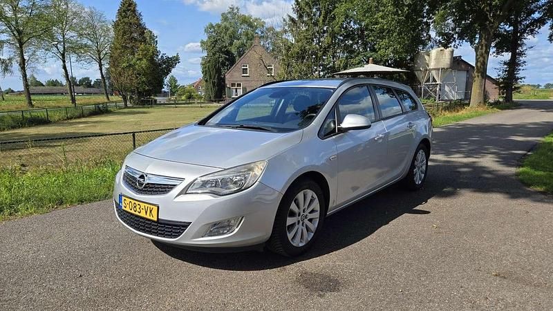 Zilver Gebruikt 2010 Opel Astra MPV | € 6.650 (Eerlijke prijs) - Afbeelding 1/4