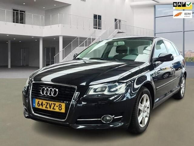 Zwart Gebruikt 2013 Audi A3 Sportback Attraction Hatchback | € 5.599 (Goede deal) - Afbeelding 1/4