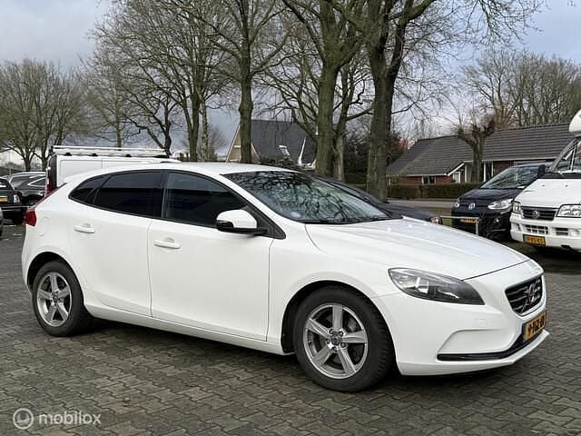 Occasion Volvo V40 Momentum 150 PK (110 kW) 2013 Wit Hatchback