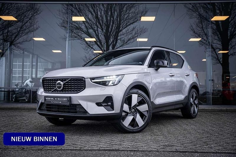 Zilver (metallic) Occasion 2022 Volvo XC40 Ultimate SUV | € 42.950 - Afbeelding 1/4