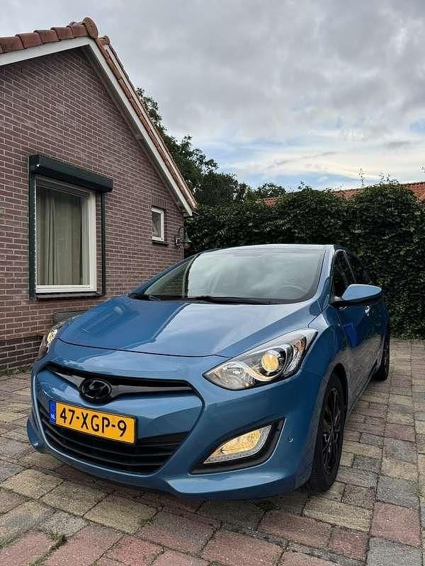 Blauw Gebruikt 2012 Hyundai i30 Edition MPV | € 7.300 (Eerlijke prijs) - Afbeelding 1/4