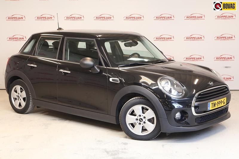 Zwart Gebruikt 2018 Mini Cooper Salt Hatchback | € 9.250 (Super prijs) - Afbeelding 1/4