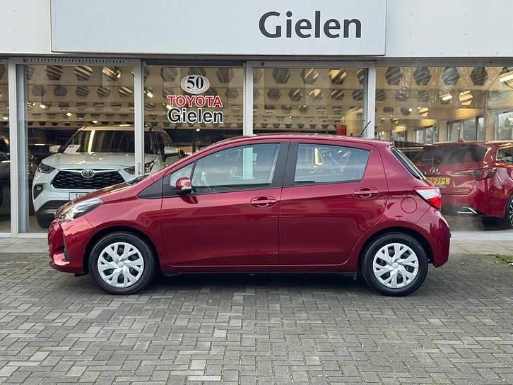Occasion Toyota Yaris Active 112 PK (82 kW) 2019 Rood Hatchback