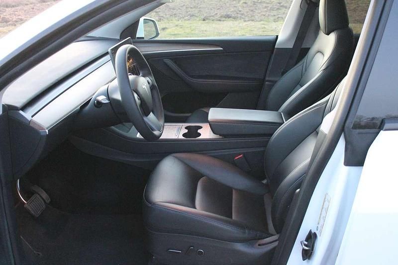 Occasion Tesla Model Y RWD 220 kW (300 PK) 2023 Wit SUV