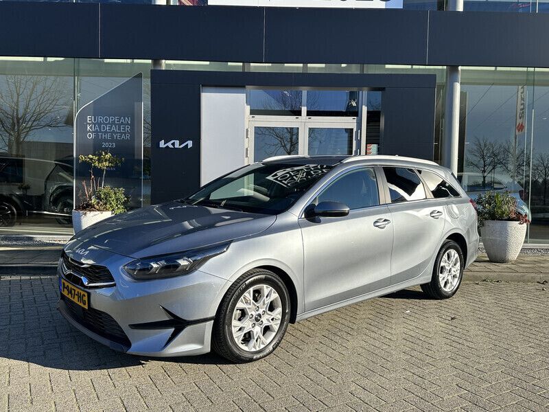 Grijs Gebruikt 2022 Kia Ceed Stationwagen | € 26.450 - Afbeelding 1/4