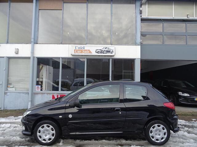 Occasion Peugeot 206 75 PK (55 kW) 2009 Zwart Hatchback
