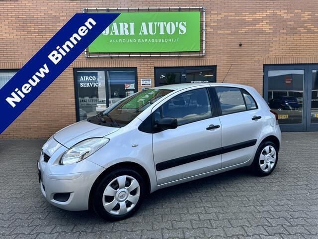 Grijs Gebruikt 2009 Toyota Yaris Hatchback | € 3.499 (Goede deal) - Afbeelding 1/4