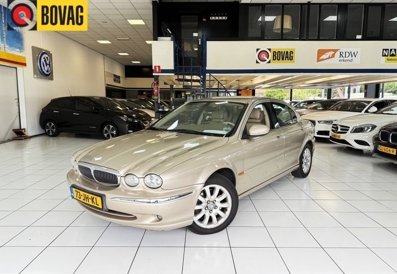 Beige Gebruikt 2002 Jaguar X-type Executive Sedan | € 3.950 - Afbeelding 1/4