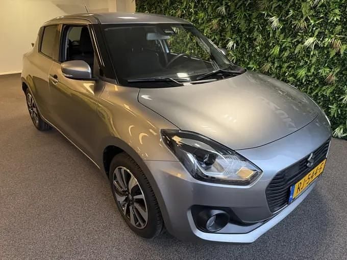 Gebruikt 2017 Suzuki Swift Hatchback | € 12.250 (Eerlijke prijs) - Afbeelding 1/4