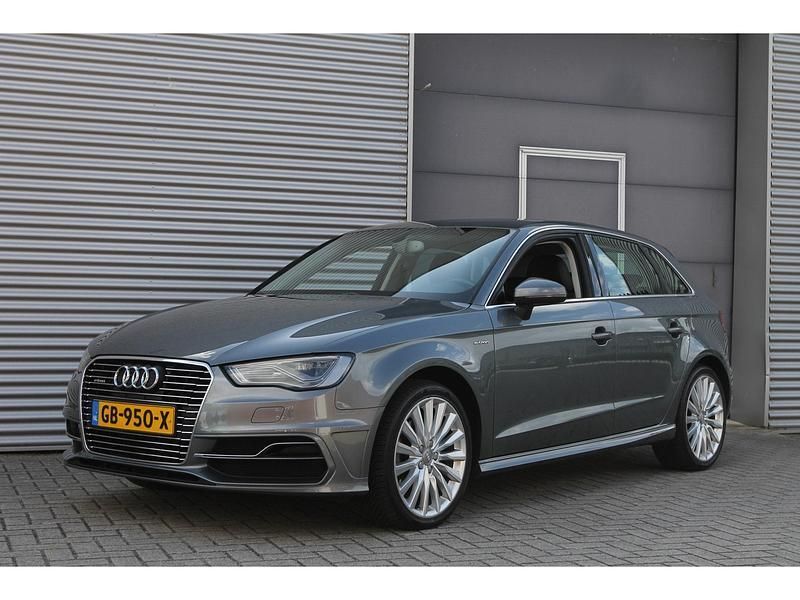Grijs Gebruikt 2015 Audi A3 Ambition Hatchback | € 8.999 (Super prijs) - Afbeelding 1/4