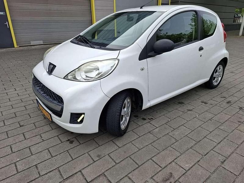 Wit Gebruikt 2009 Peugeot 107 Hatchback | € 1.350 (Goede deal) - Afbeelding 1/4