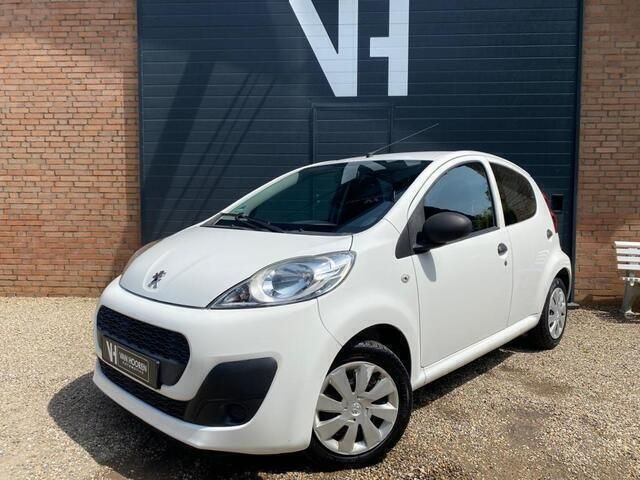 Wit Gebruikt 2013 Peugeot 107 Access Hatchback | € 4.450 (Eerlijke prijs) - Afbeelding 1/4