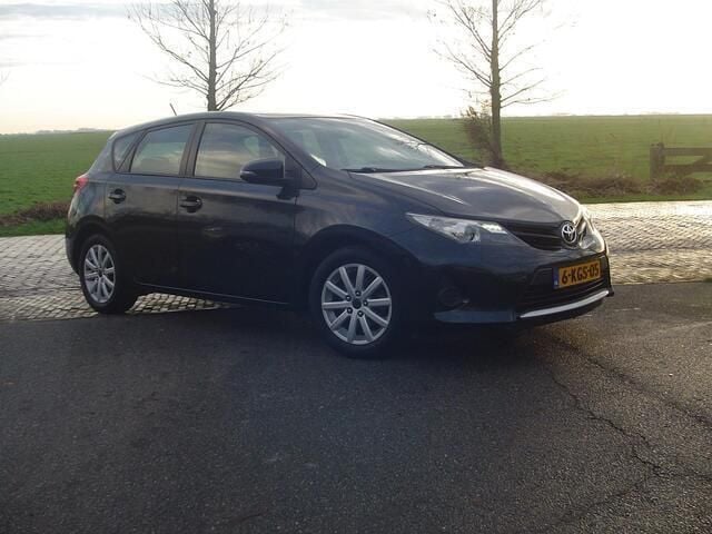 Grijs Gebruikt 2013 Toyota Auris Comfort Hatchback | € 9.750 (Goede deal) - Afbeelding 1/4