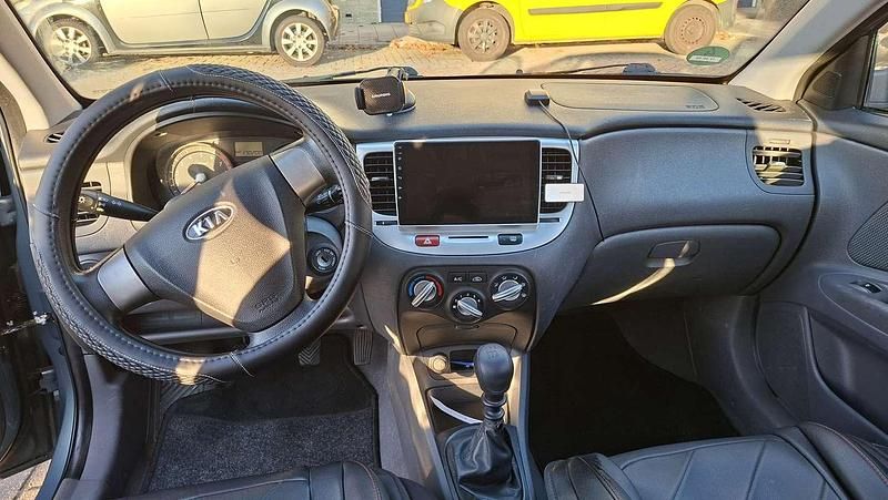 Zilver Gebruikt 2007 Kia Rio MPV | € 2.700 (Iets duurder) - Afbeelding 1/4