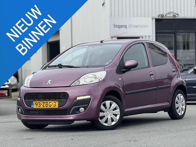 Paars Gebruikt 2012 Peugeot 107 Envy Hatchback | € 3.999 (Eerlijke prijs) - Afbeelding 1/4