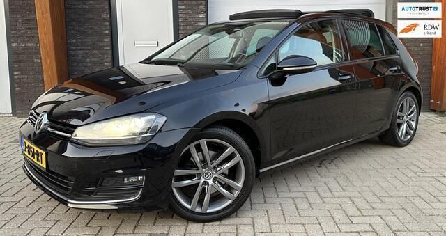 Zwart Gebruikt 2013 VW Golf VII Highline Hatchback | € 13.995 (Duur) - Afbeelding 1/4