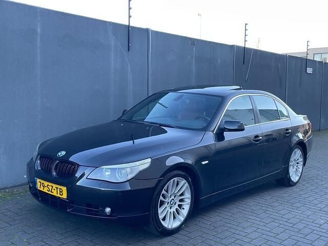 Zwart Occasion 2006 BMW 525 Sedan | € 2.000 (Super prijs) - Afbeelding 1/4
