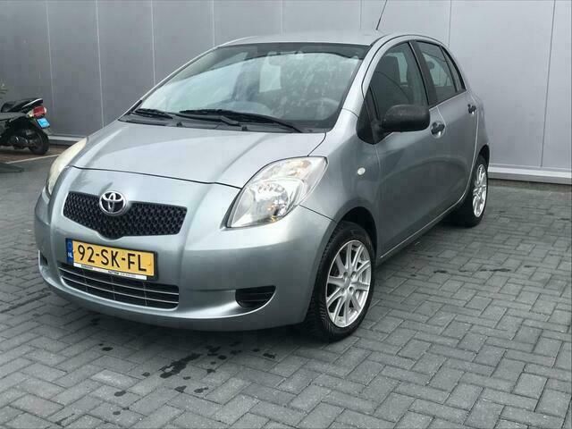 Grijs Gebruikt 2006 Toyota Yaris Terra Hatchback | € 2.999 (Iets duurder) - Afbeelding 1/4