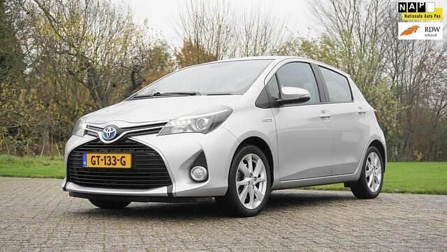 Grijs Gebruikt 2015 Toyota Yaris Hatchback | € 9.950 (Goede deal) - Afbeelding 1/4